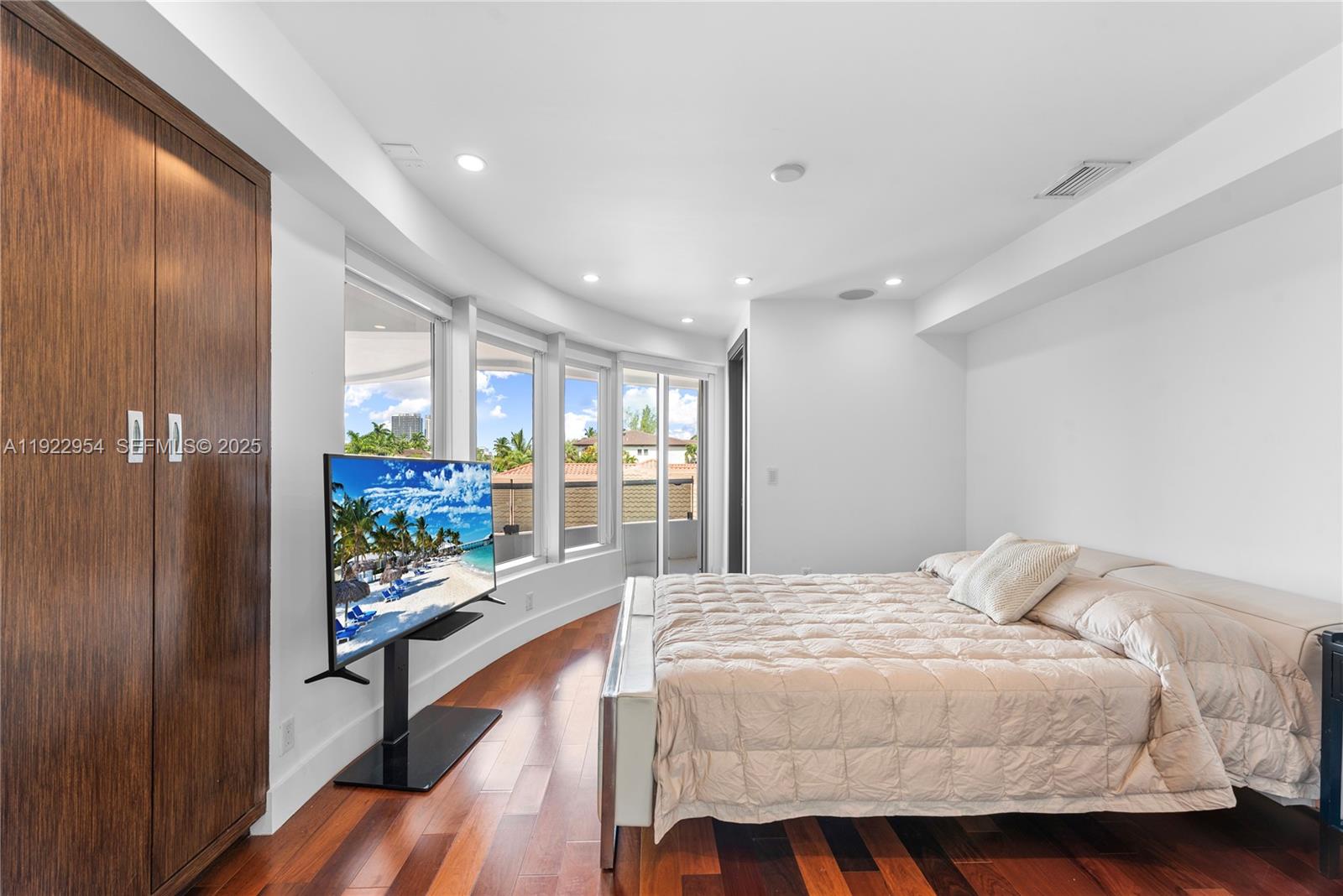 EASTERN SHORES 1ST ADDN - Residential