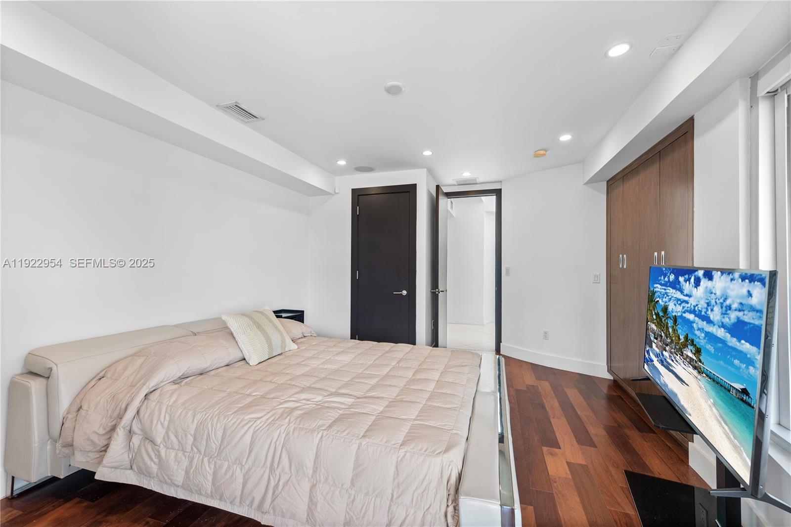 EASTERN SHORES 1ST ADDN - Residential