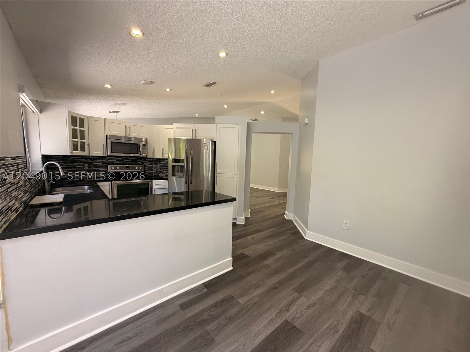 WEITZER COUNTRY HOMES - Residential Lease