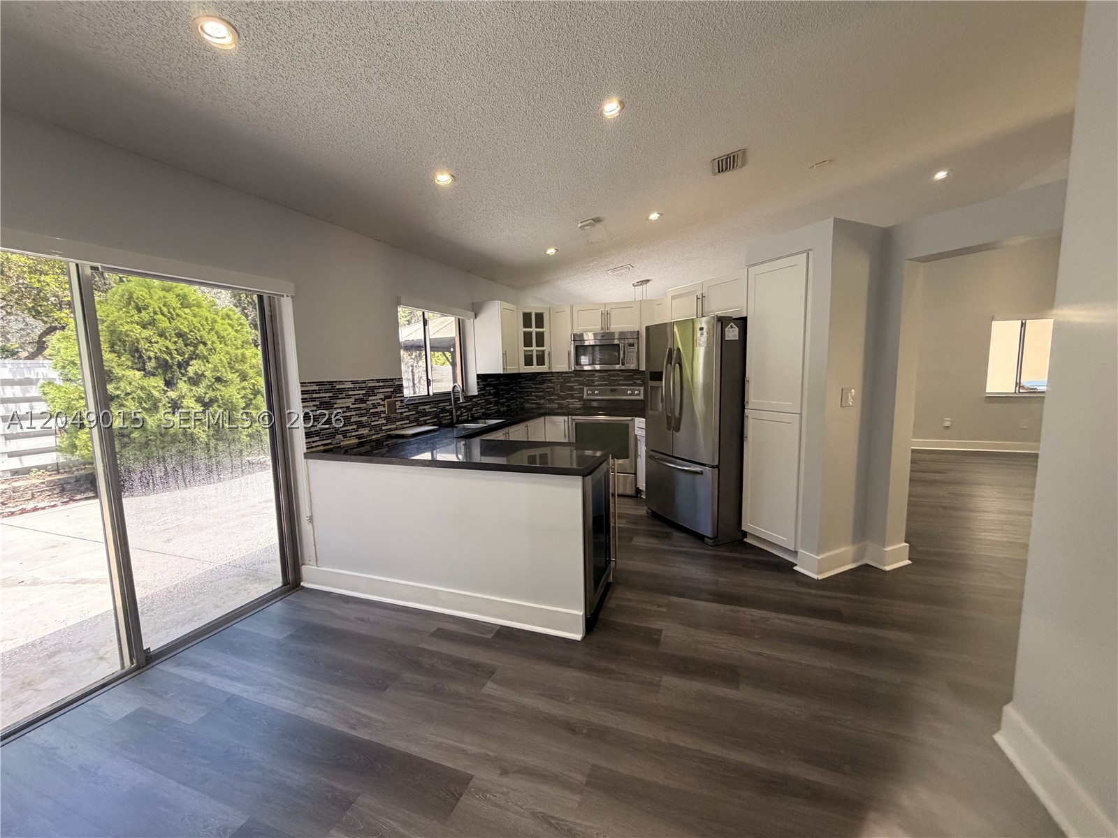 WEITZER COUNTRY HOMES - Residential Lease