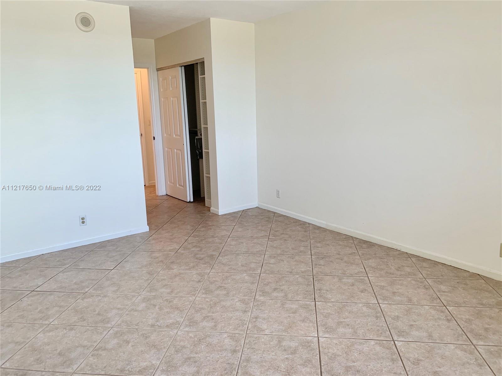 RUNAWAY BAY CONDO - Residential Lease