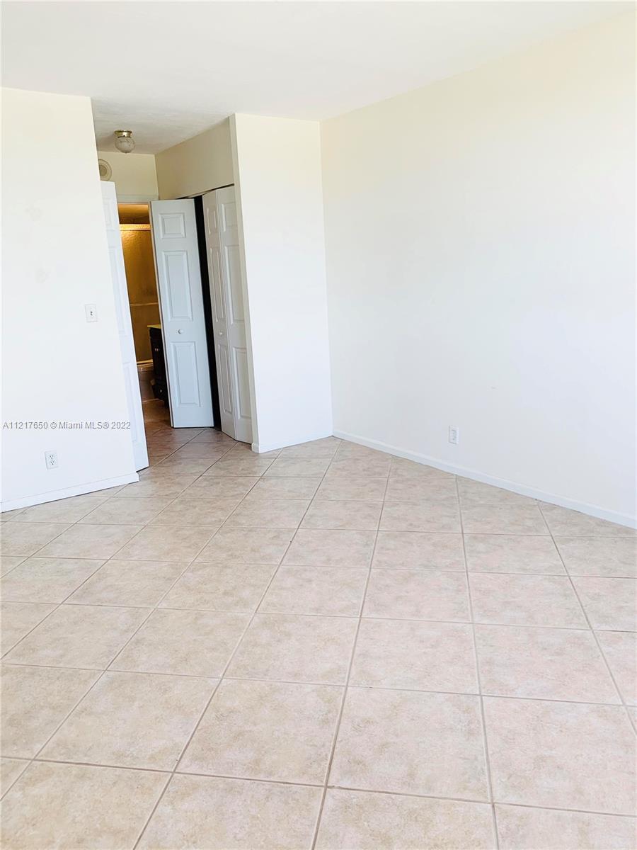 RUNAWAY BAY CONDO - Residential Lease