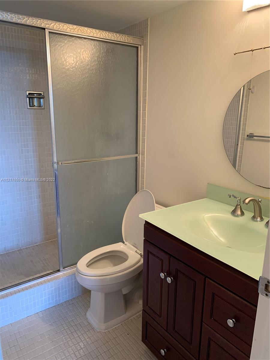 RUNAWAY BAY CONDO - Residential Lease