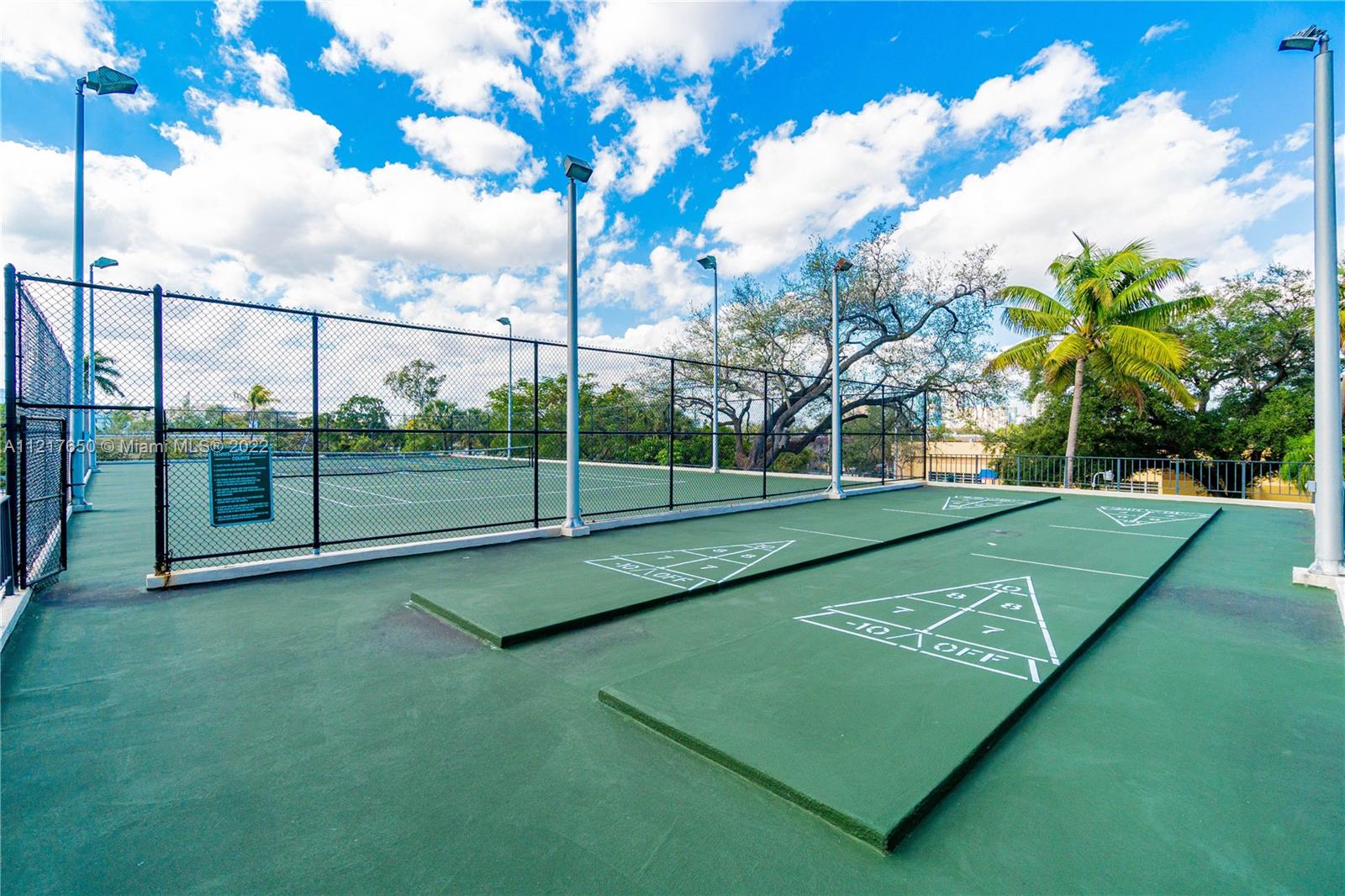 RUNAWAY BAY CONDO - Residential Lease