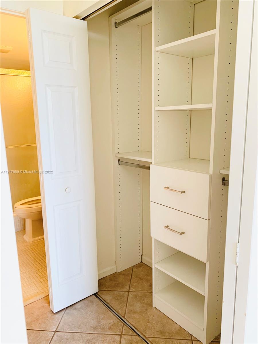 RUNAWAY BAY CONDO - Residential Lease