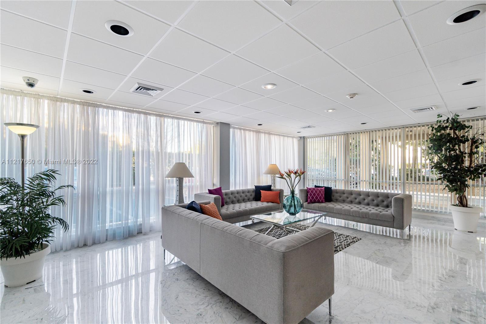 RUNAWAY BAY CONDO - Residential Lease