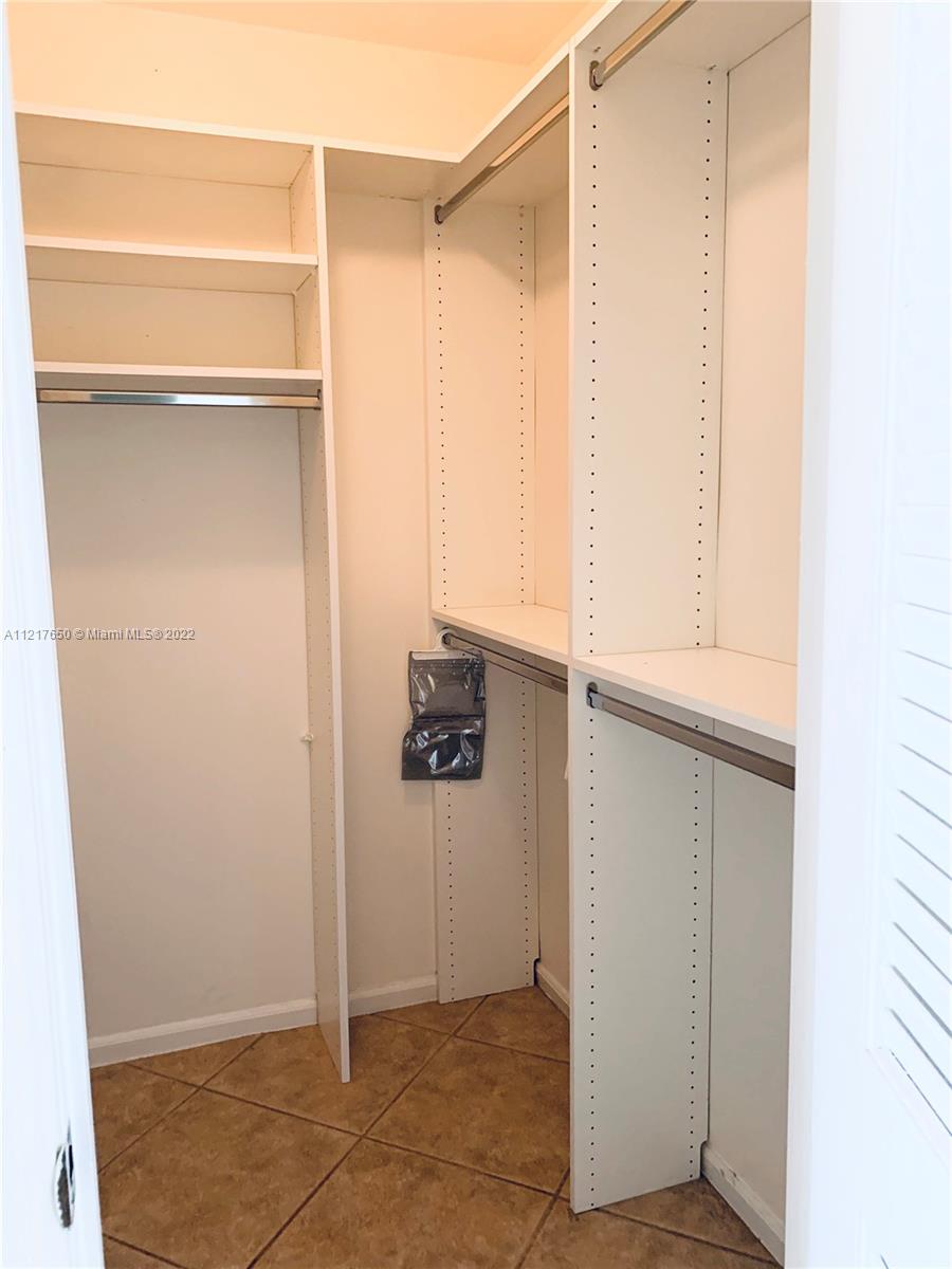 RUNAWAY BAY CONDO - Residential Lease