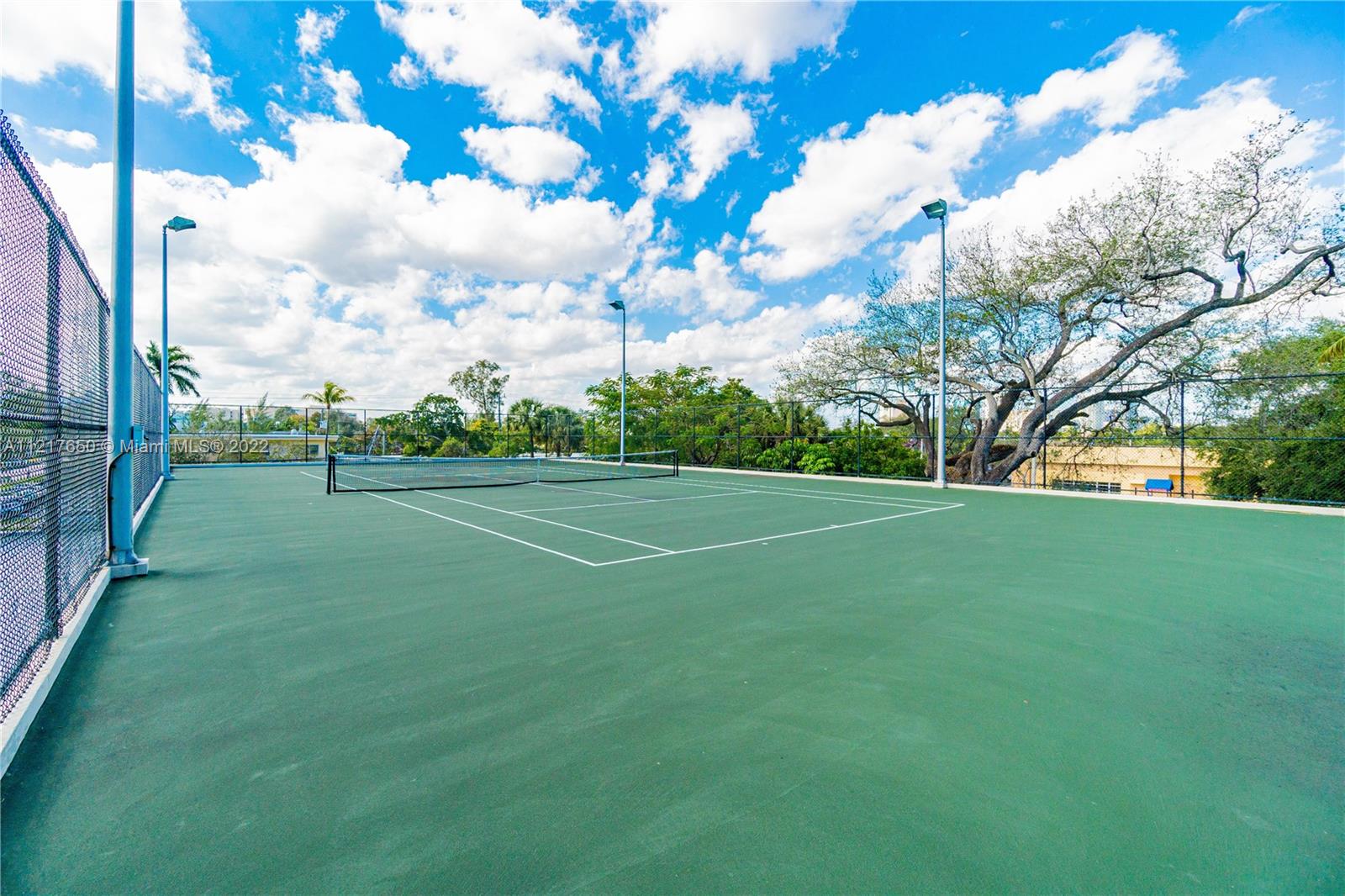 RUNAWAY BAY CONDO - Residential Lease