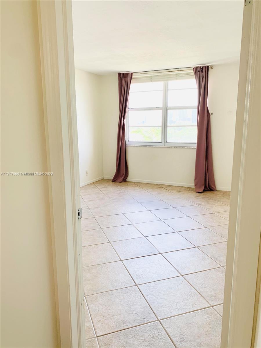 RUNAWAY BAY CONDO - Residential Lease