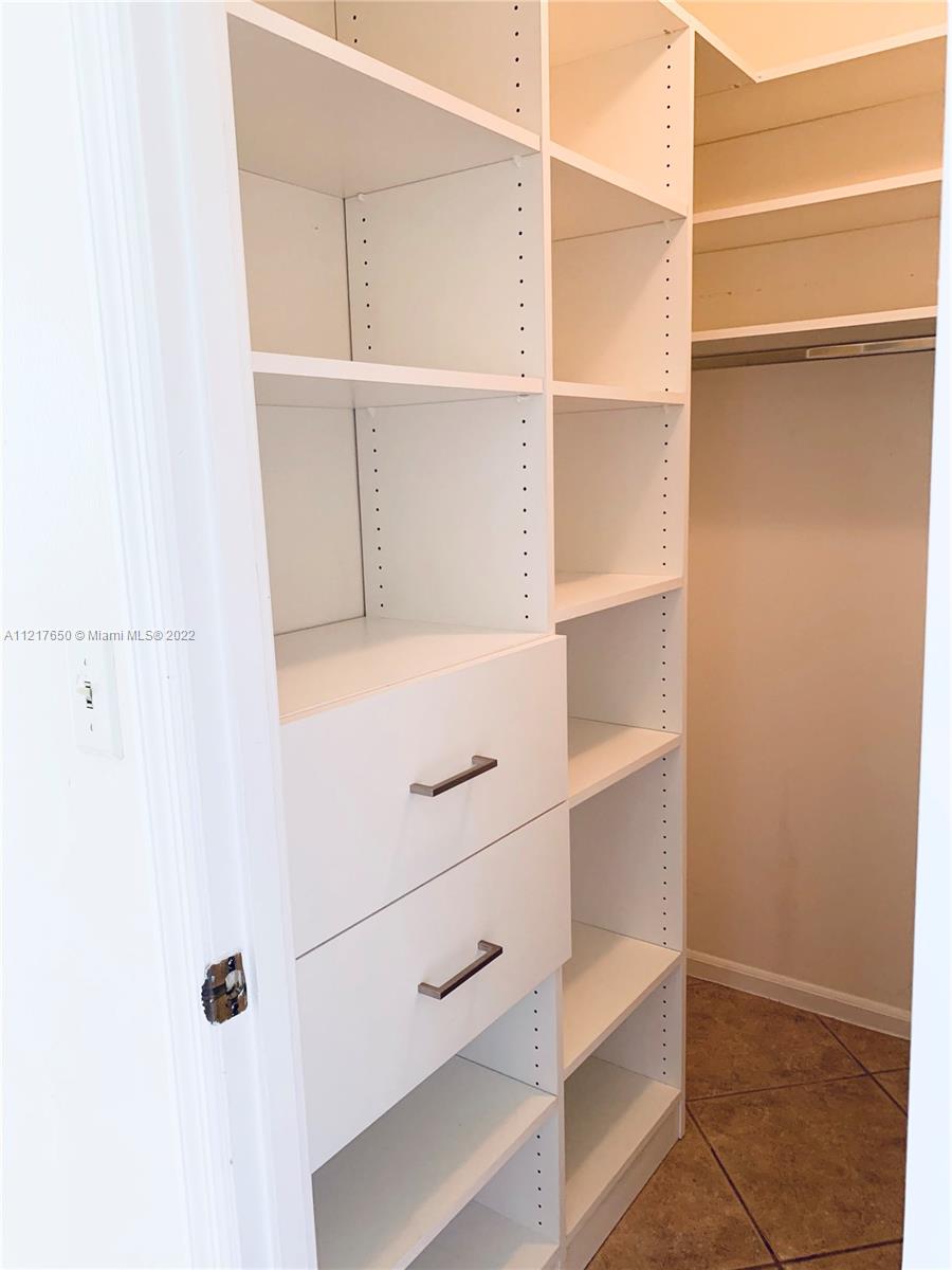 RUNAWAY BAY CONDO - Residential Lease
