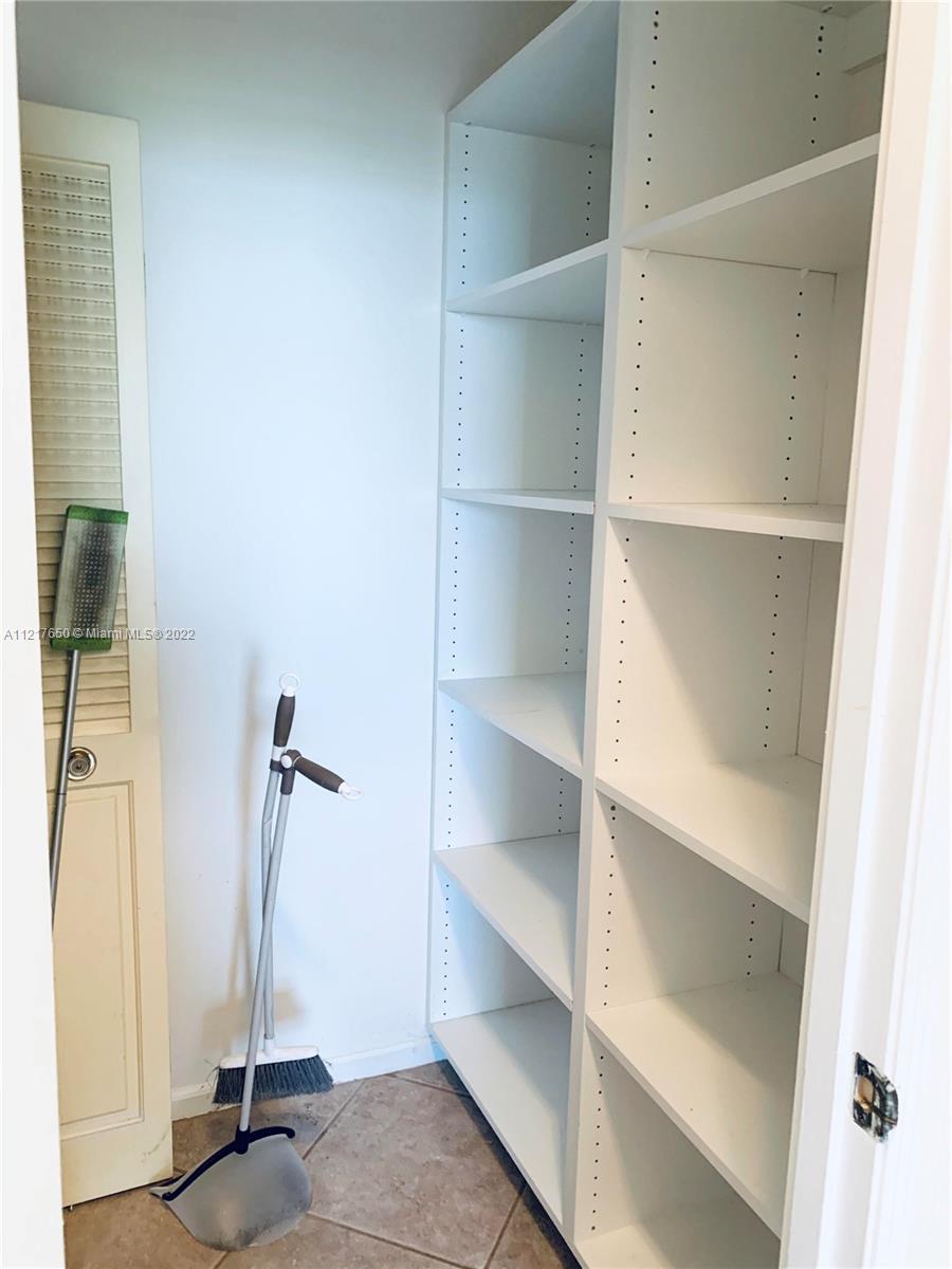 RUNAWAY BAY CONDO - Residential Lease