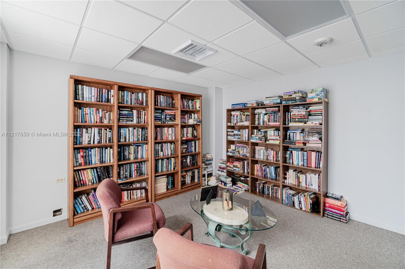 RUNAWAY BAY CONDO - Residential Lease