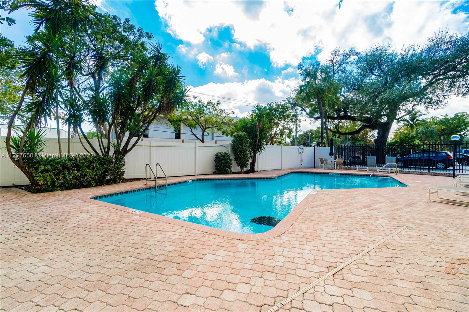 RUNAWAY BAY CONDO - Residential Lease