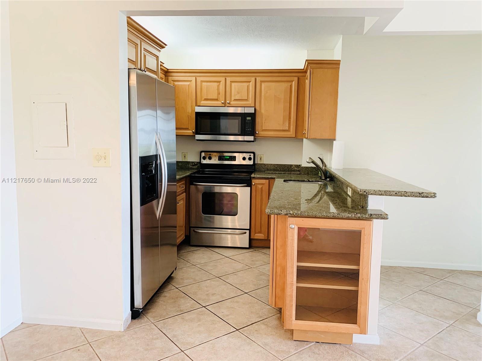RUNAWAY BAY CONDO - Residential Lease