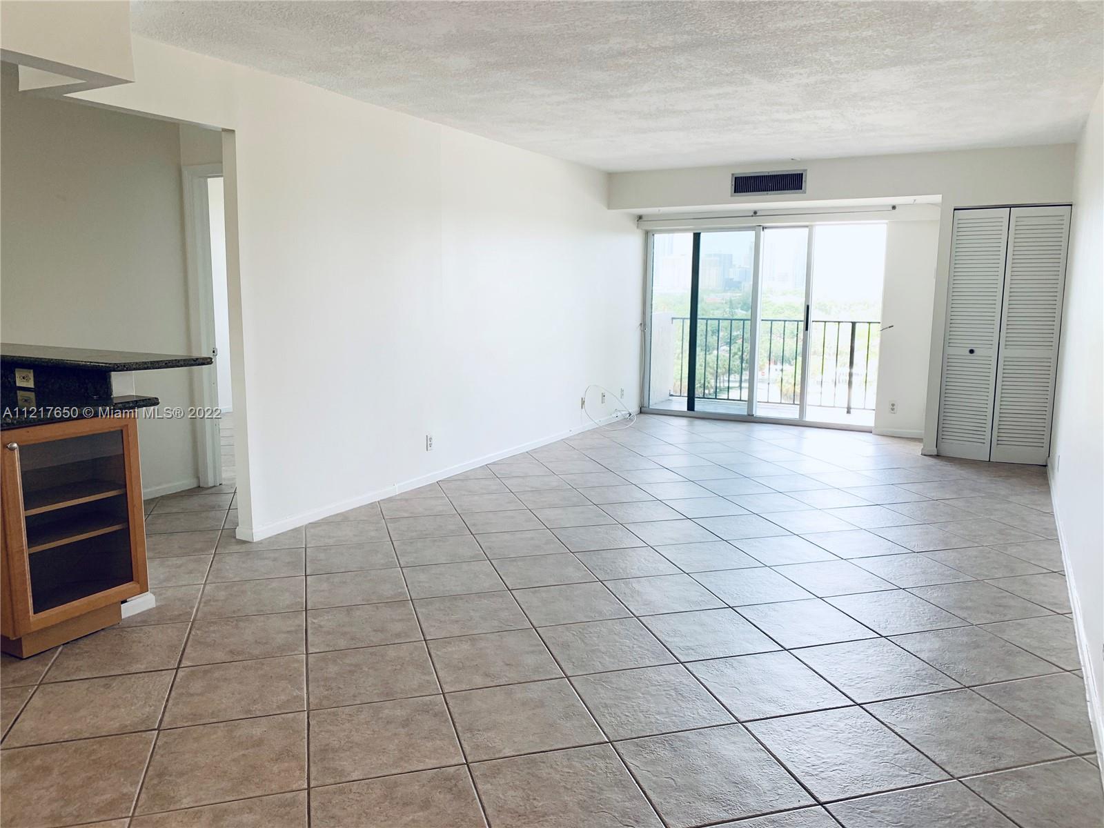 RUNAWAY BAY CONDO - Residential Lease
