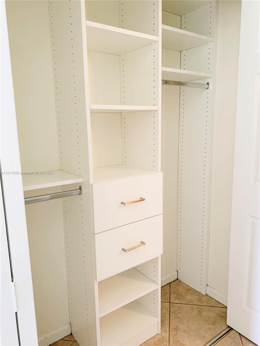 RUNAWAY BAY CONDO - Residential Lease