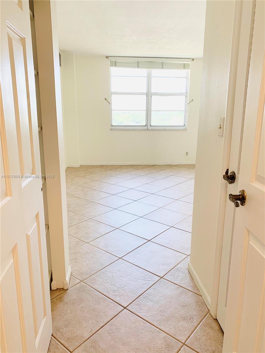 RUNAWAY BAY CONDO - Residential Lease