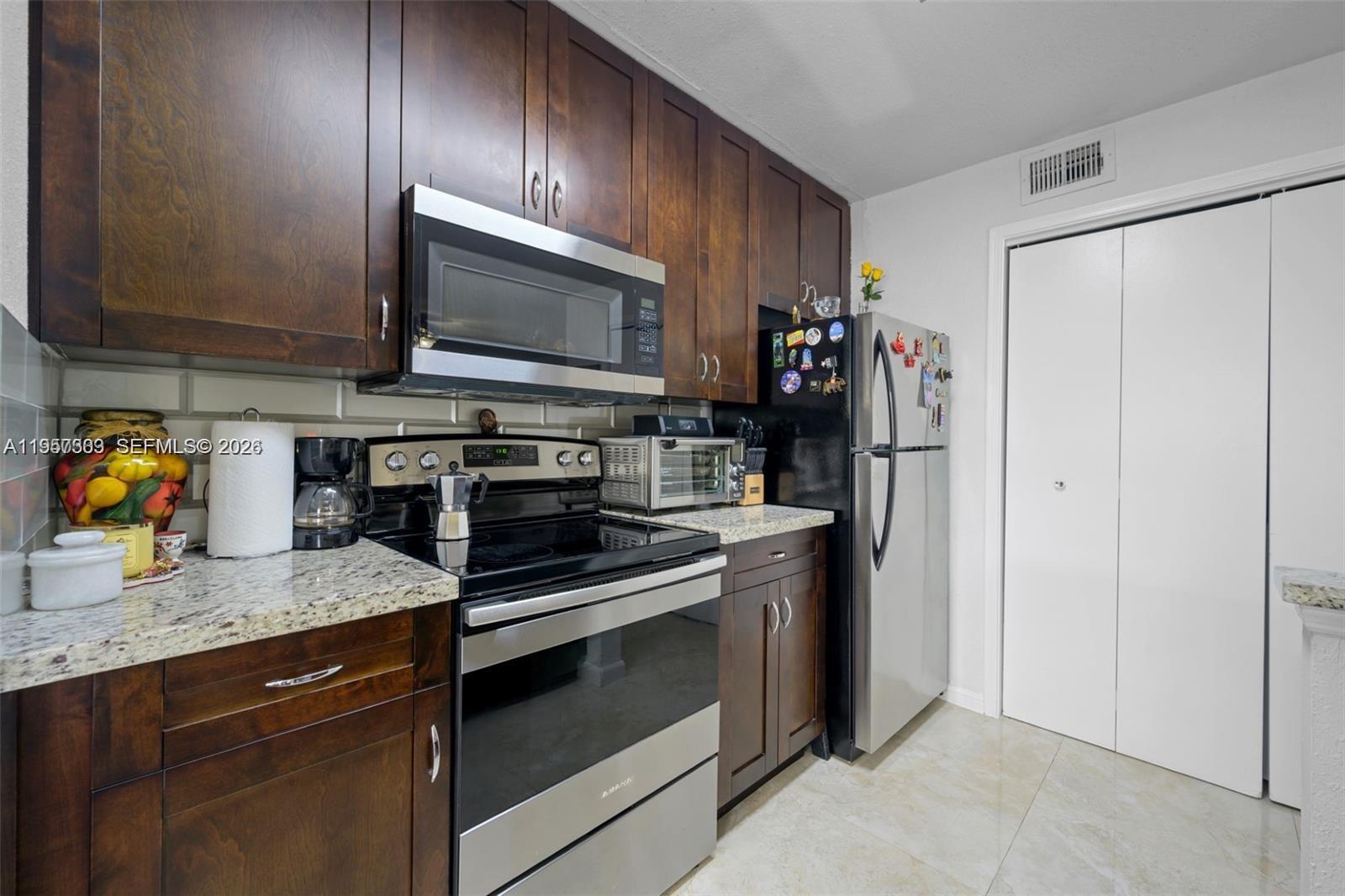 SAVANNAH AT RIVERSIDE CON - Residential