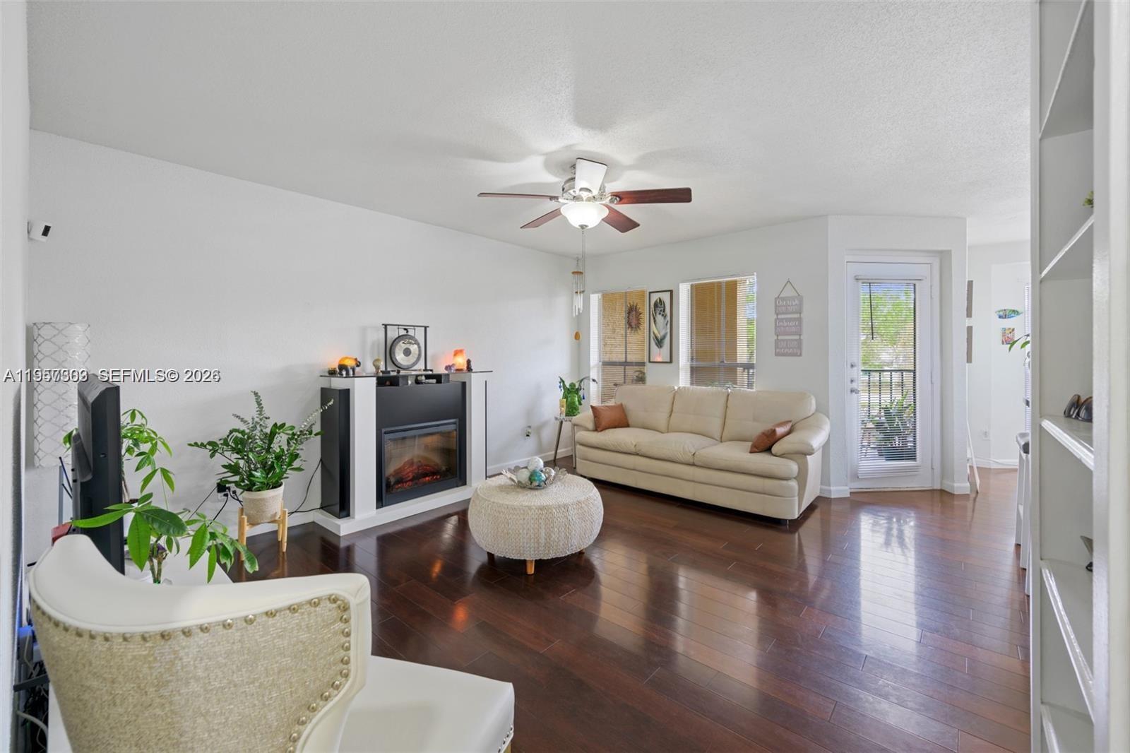 SAVANNAH AT RIVERSIDE CON - Residential