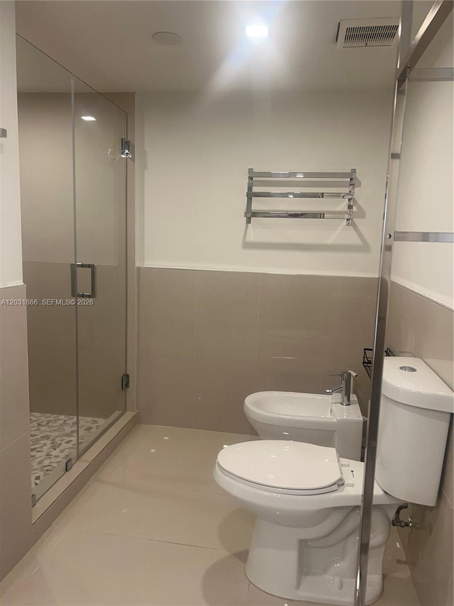VENETIA CONDO - Residential Lease