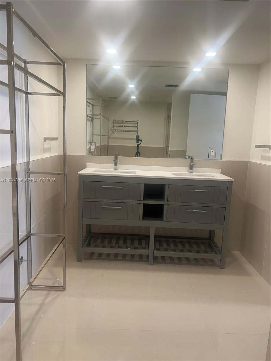 VENETIA CONDO - Residential Lease
