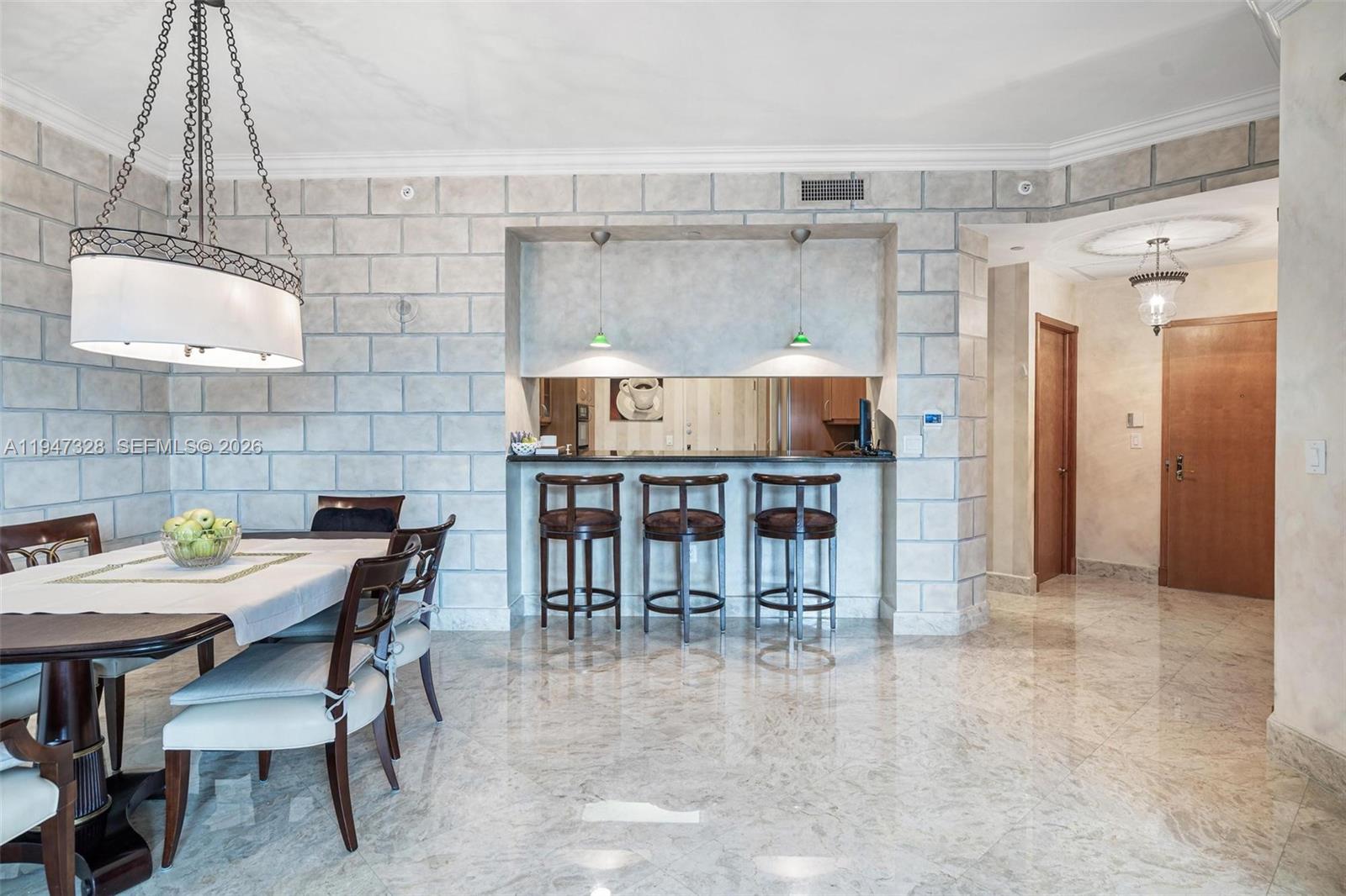 SOLIMAR CONDO - Residential