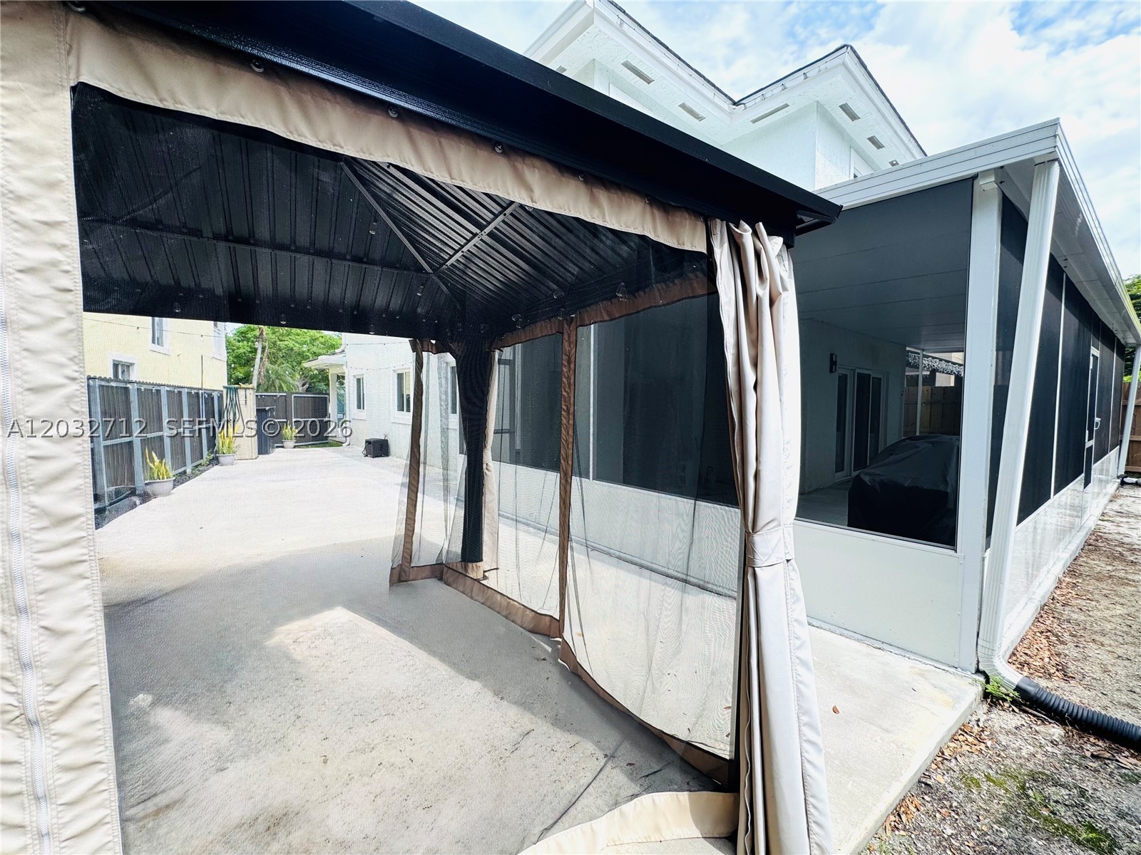 EMILIOS PLACE AT OASIS - Residential Lease