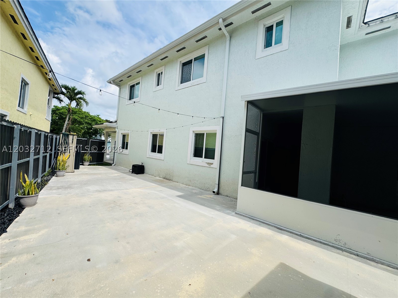 EMILIOS PLACE AT OASIS - Residential Lease