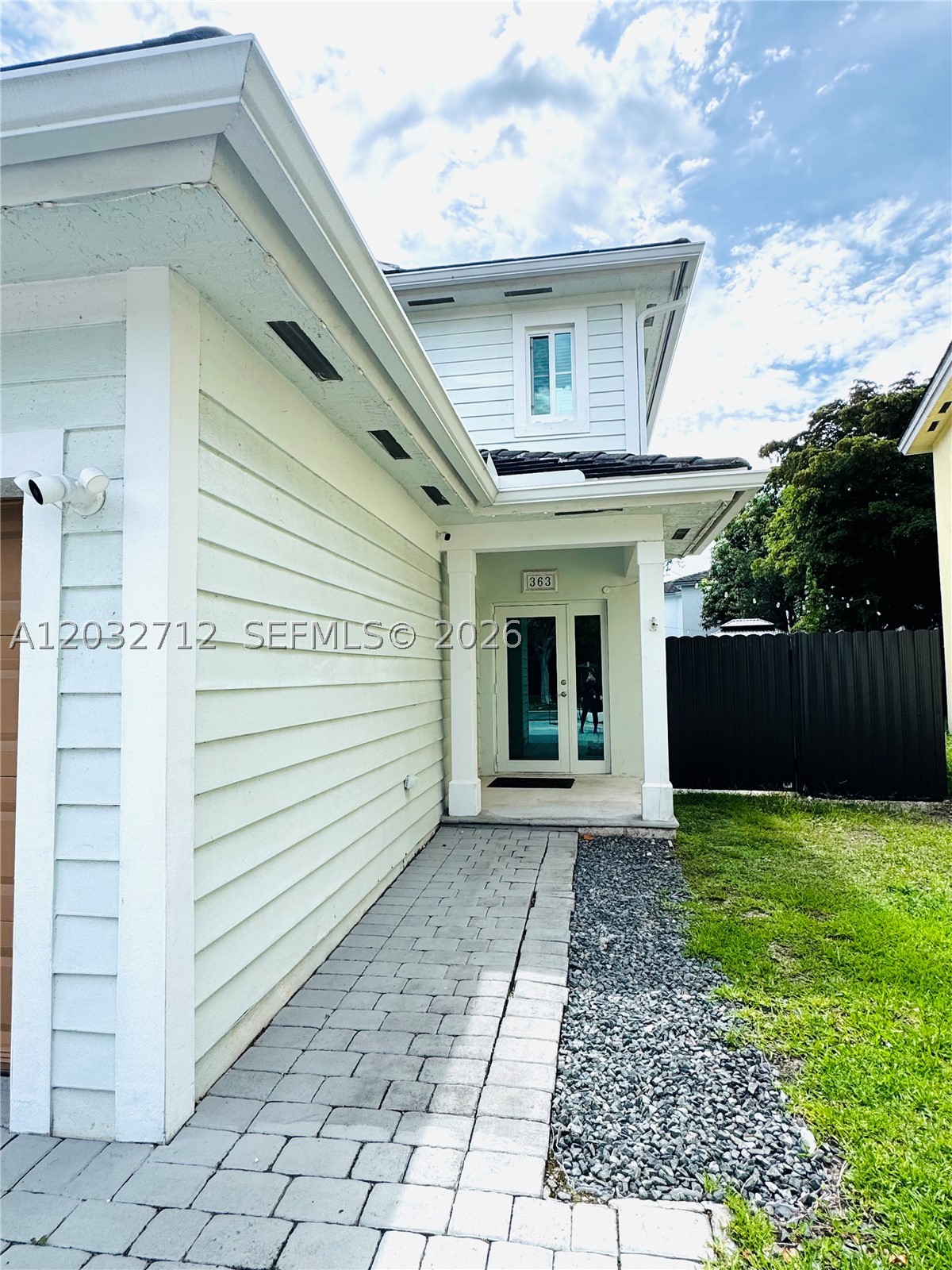 EMILIOS PLACE AT OASIS - Residential Lease
