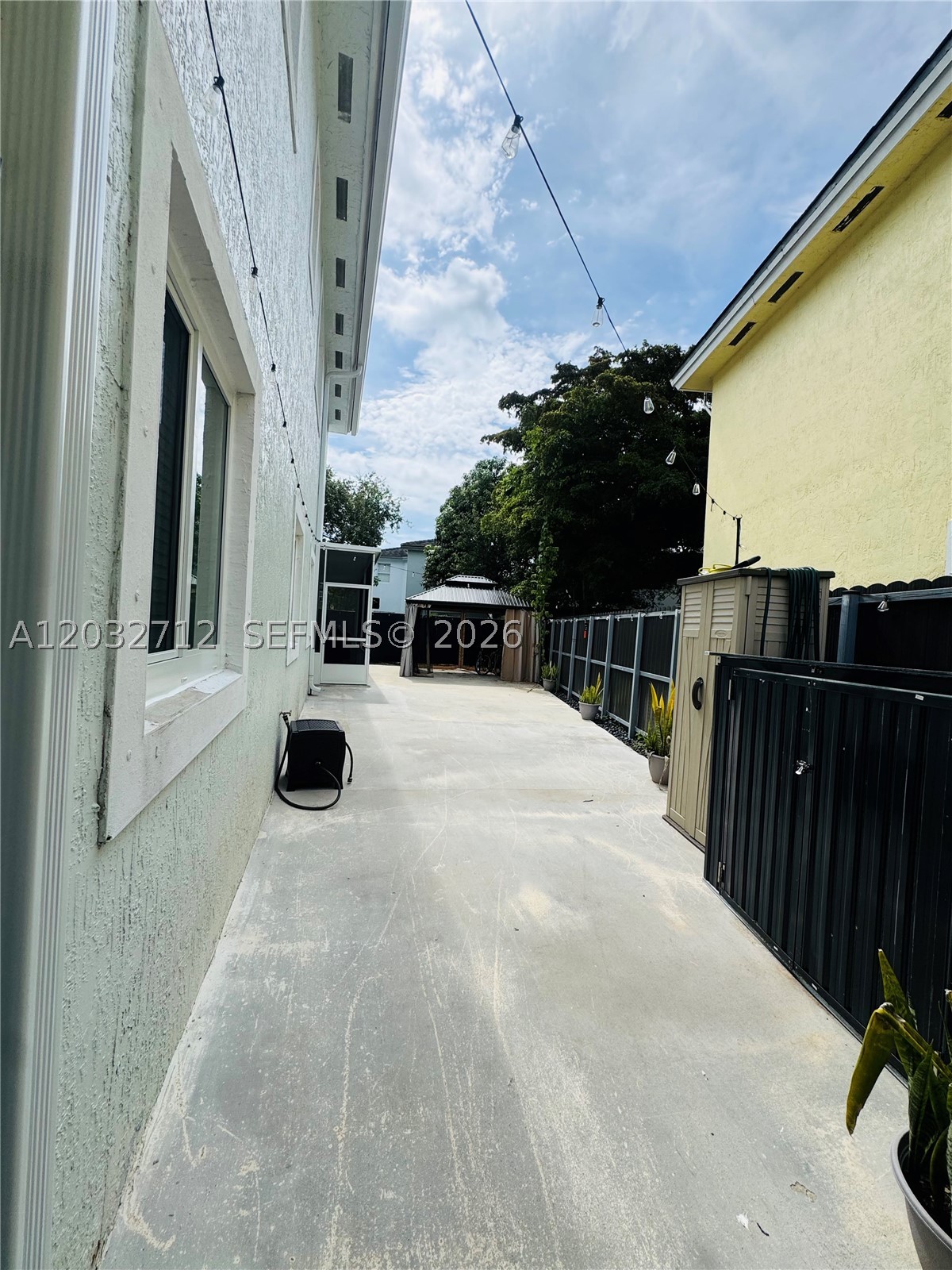 EMILIOS PLACE AT OASIS - Residential Lease