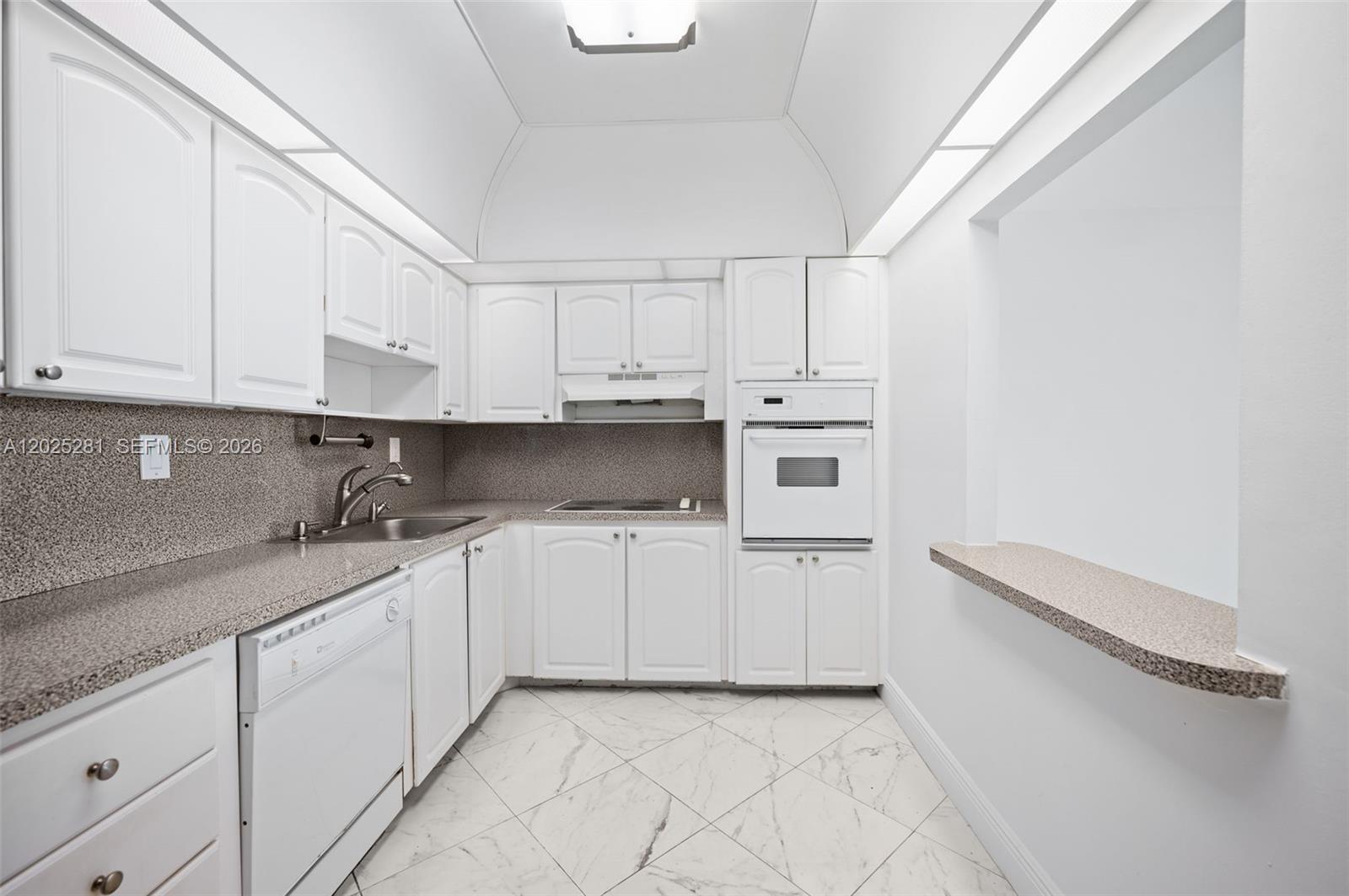 OCEANVIEW BUILDING B COND - Residential Lease