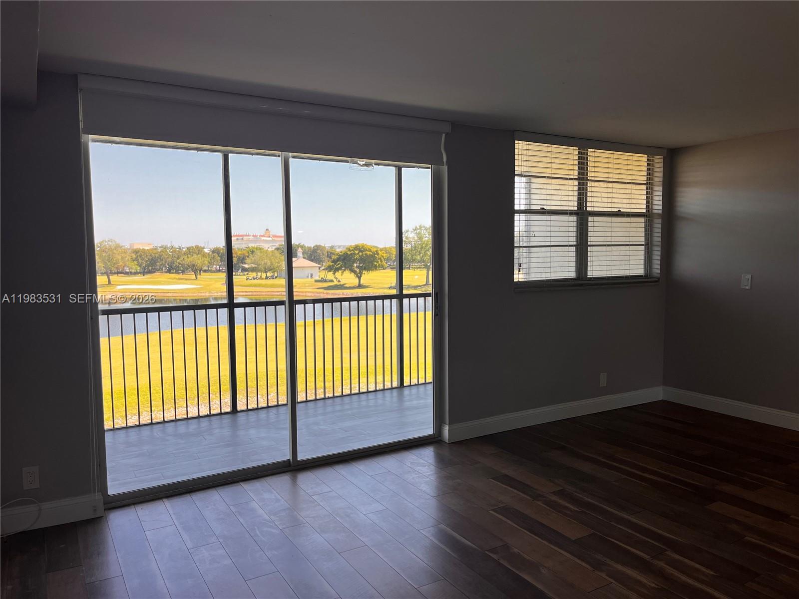 ROLLING HILLS GOLF AND TE - Residential