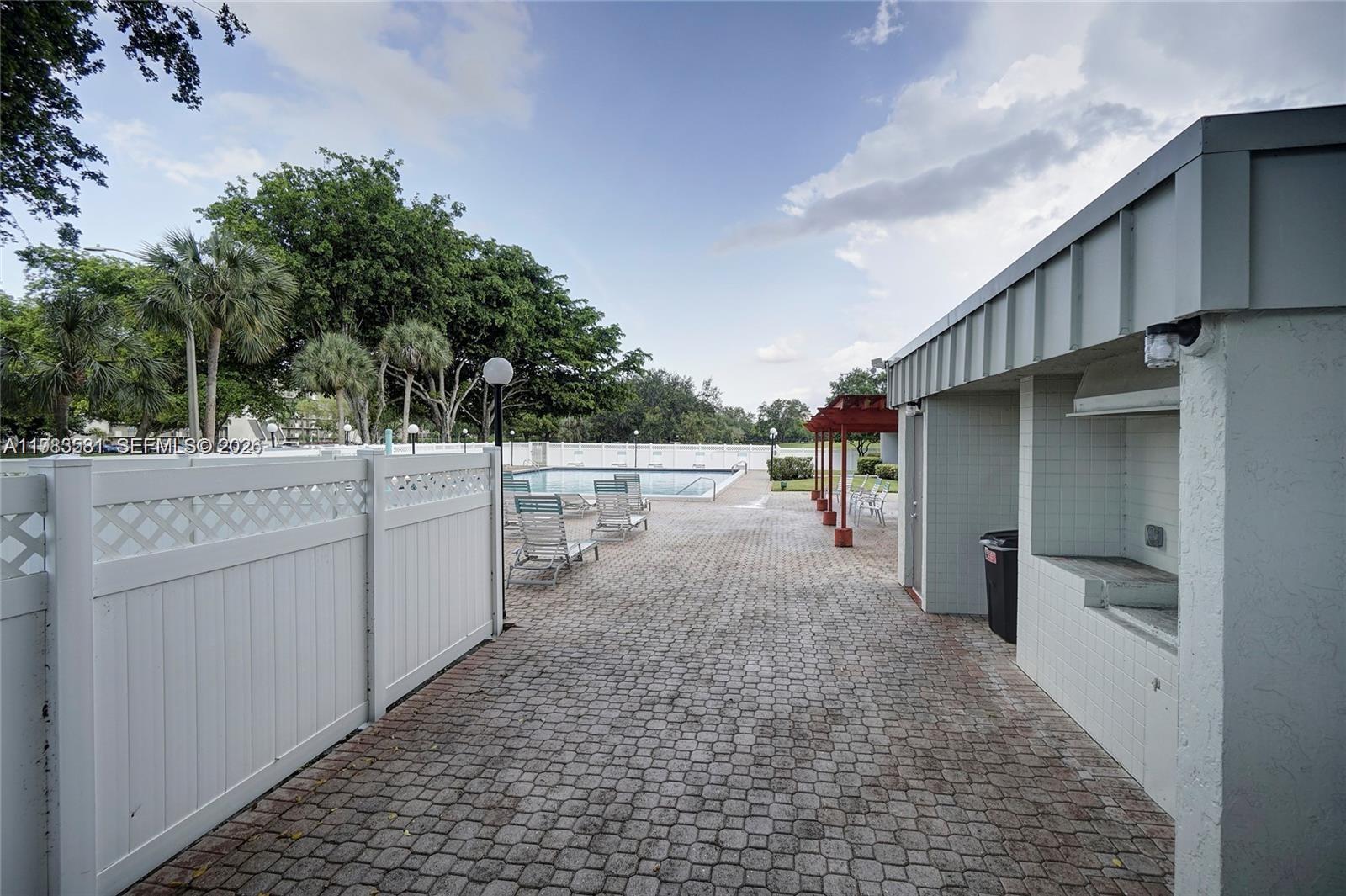 ROLLING HILLS GOLF AND TE - Residential
