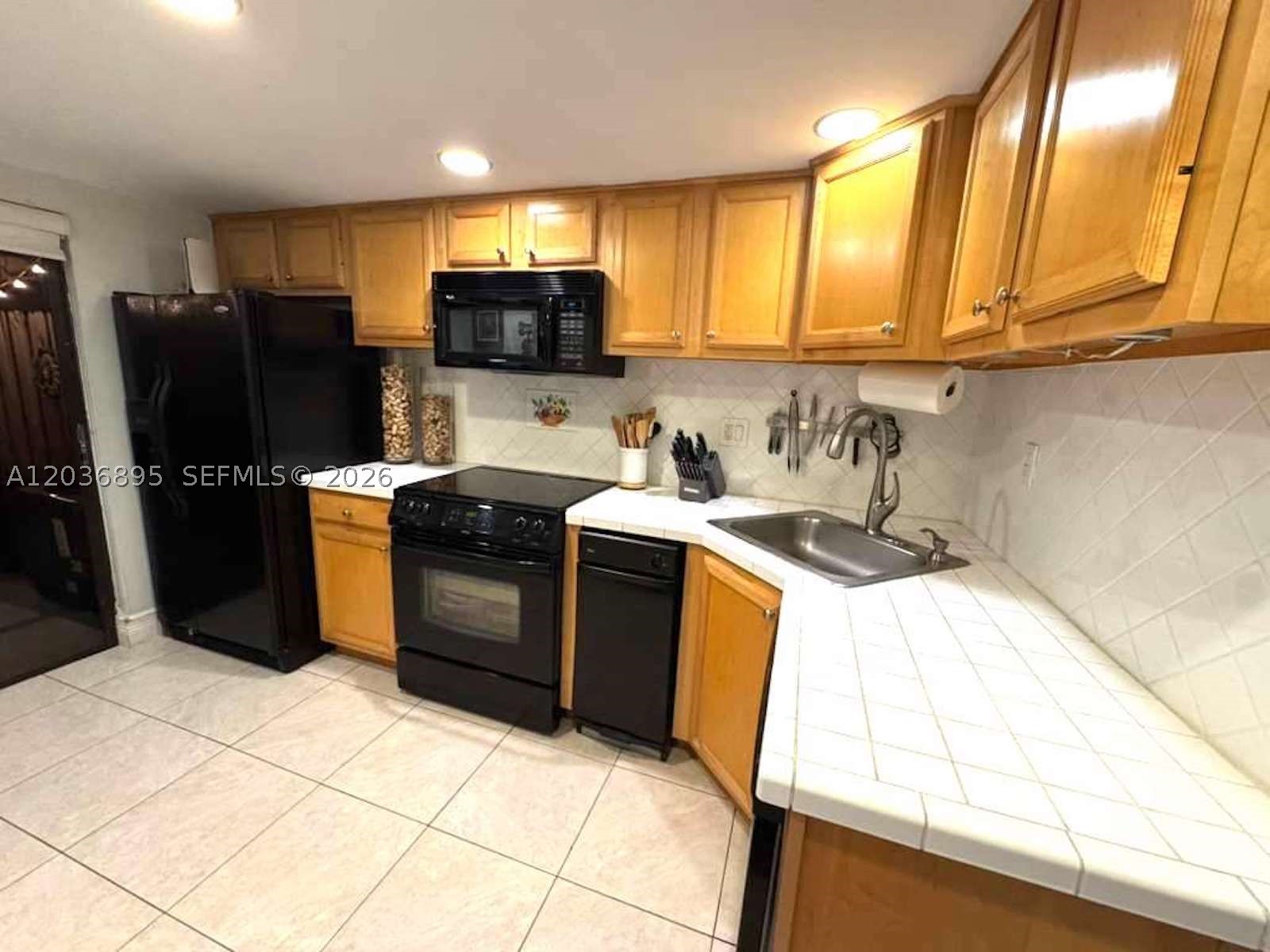 DADELAND COVE SEC 1 - Residential Lease