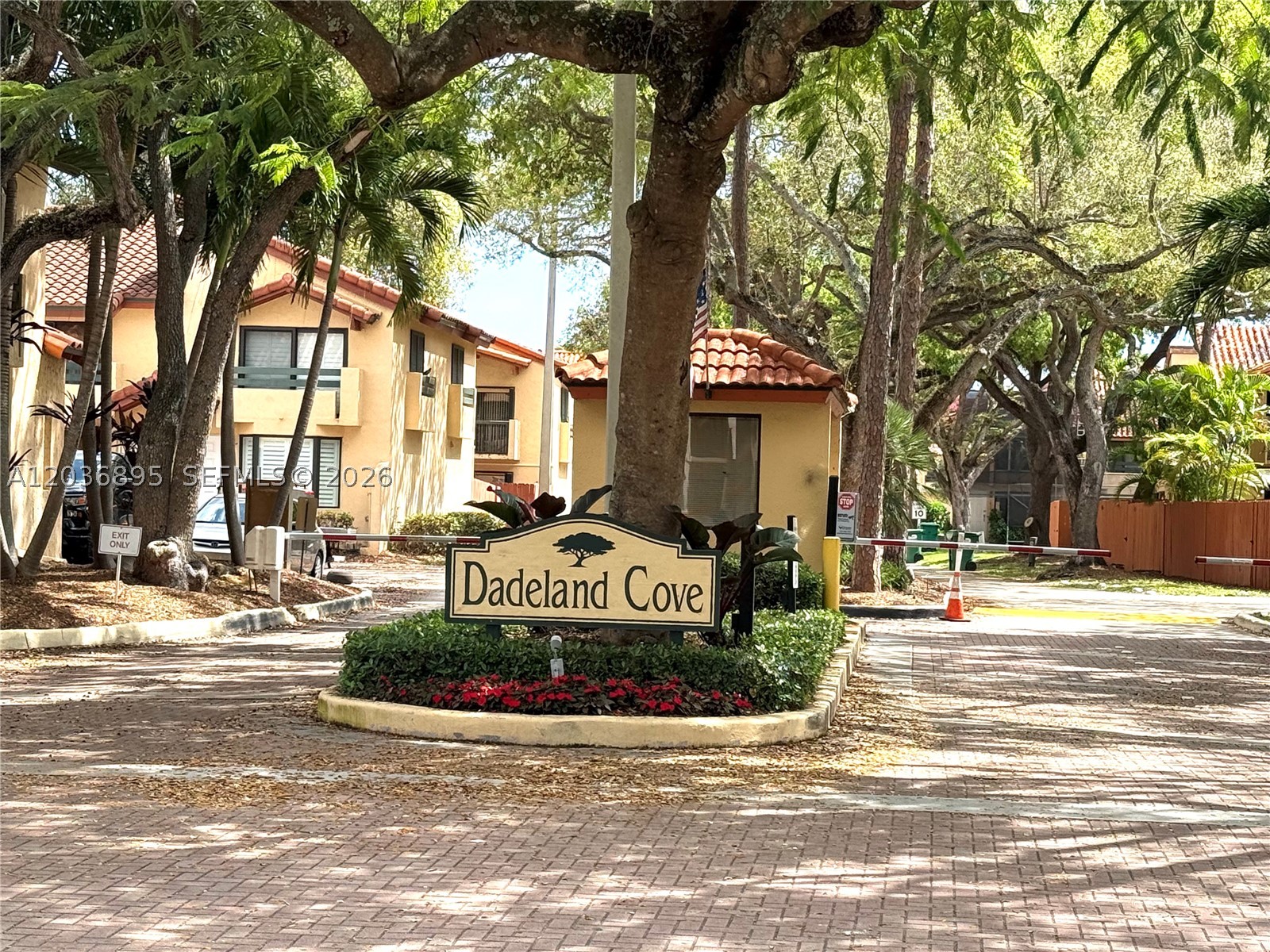 DADELAND COVE SEC 1 - Residential Lease