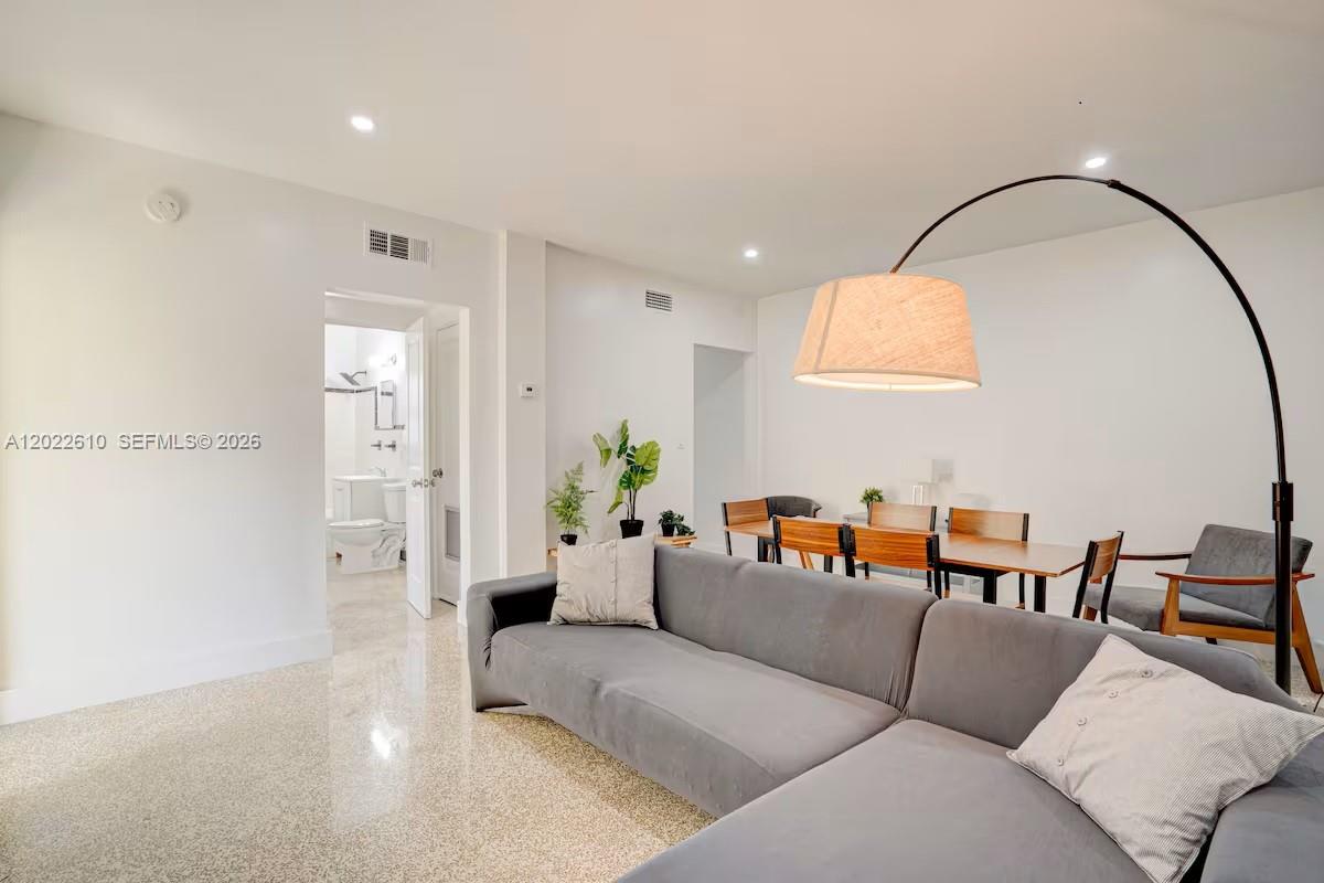 MIAMI HIGHLANDS SEC A - Residential Income