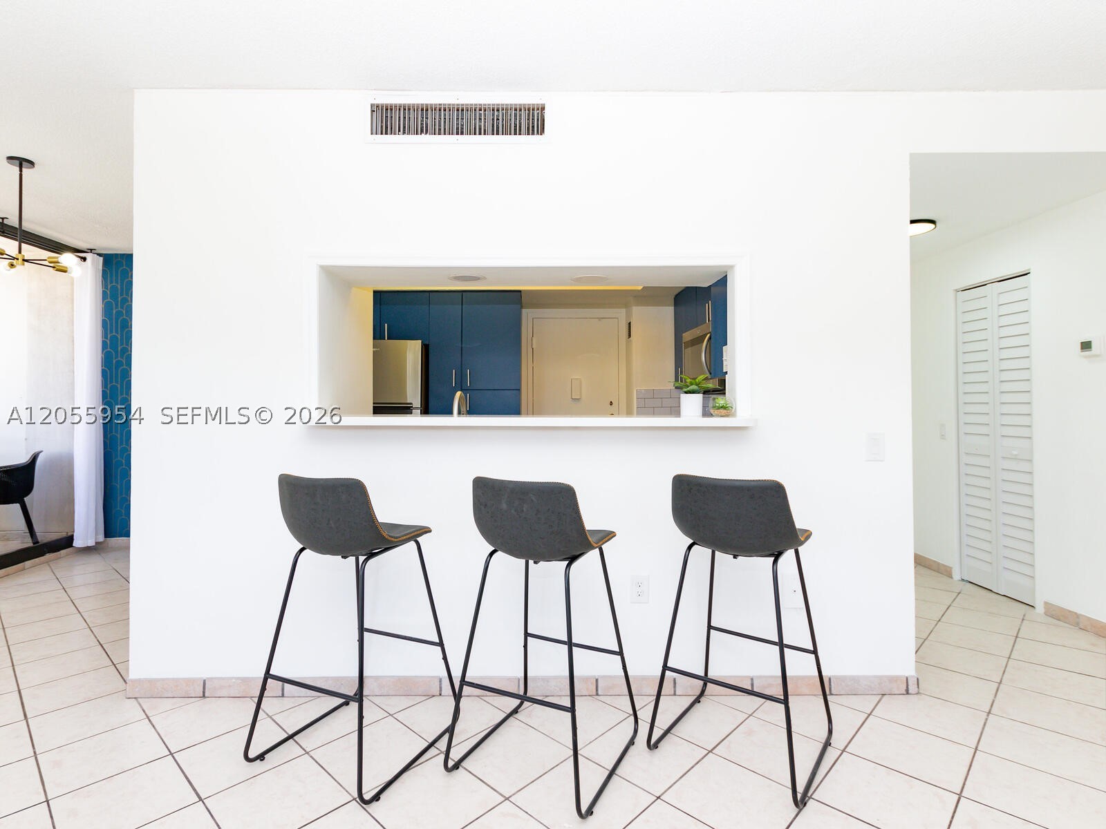 ALEXANDER TOWERS CONDO - Residential