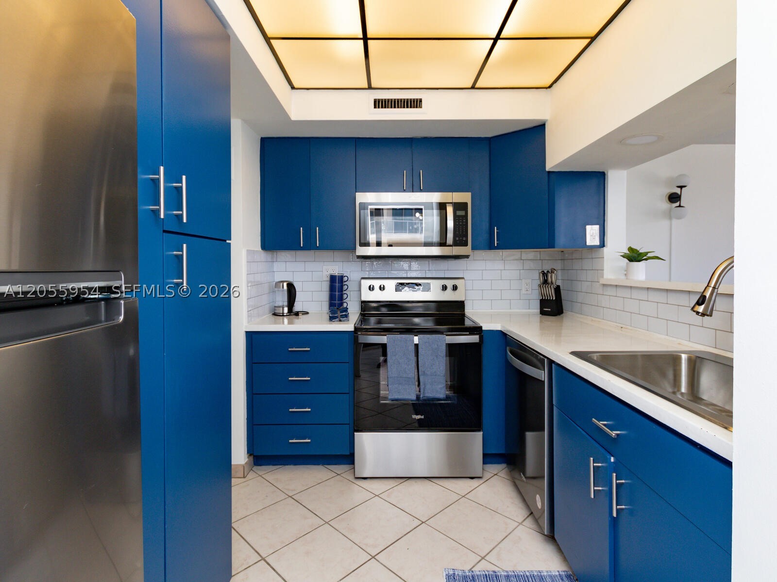 ALEXANDER TOWERS CONDO - Residential