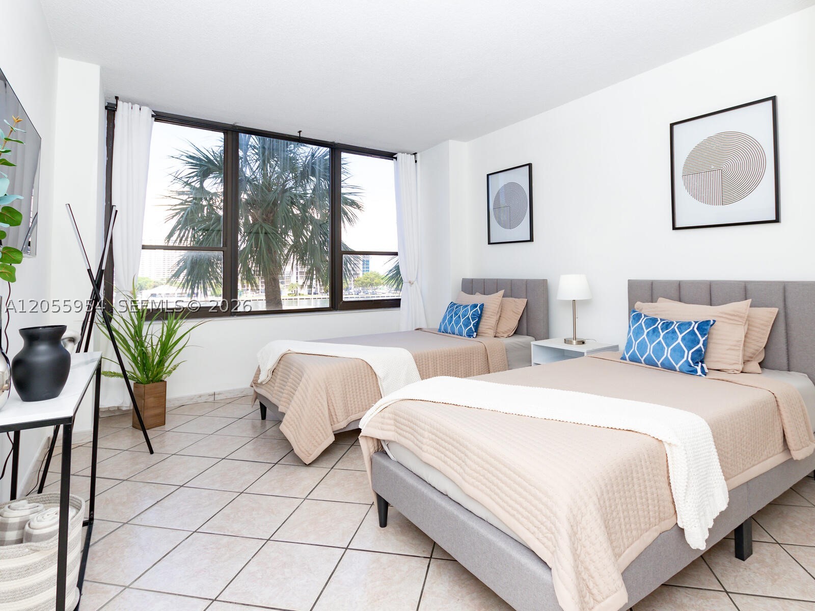 ALEXANDER TOWERS CONDO - Residential