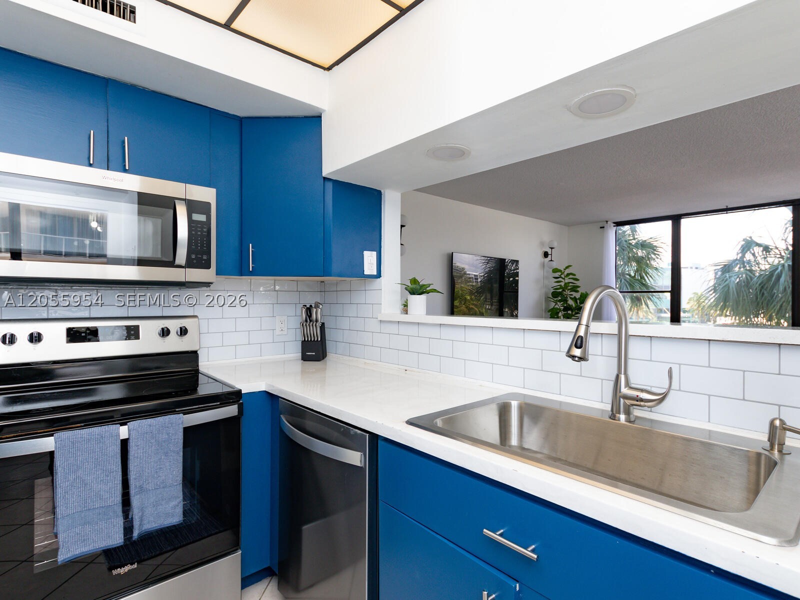 ALEXANDER TOWERS CONDO - Residential