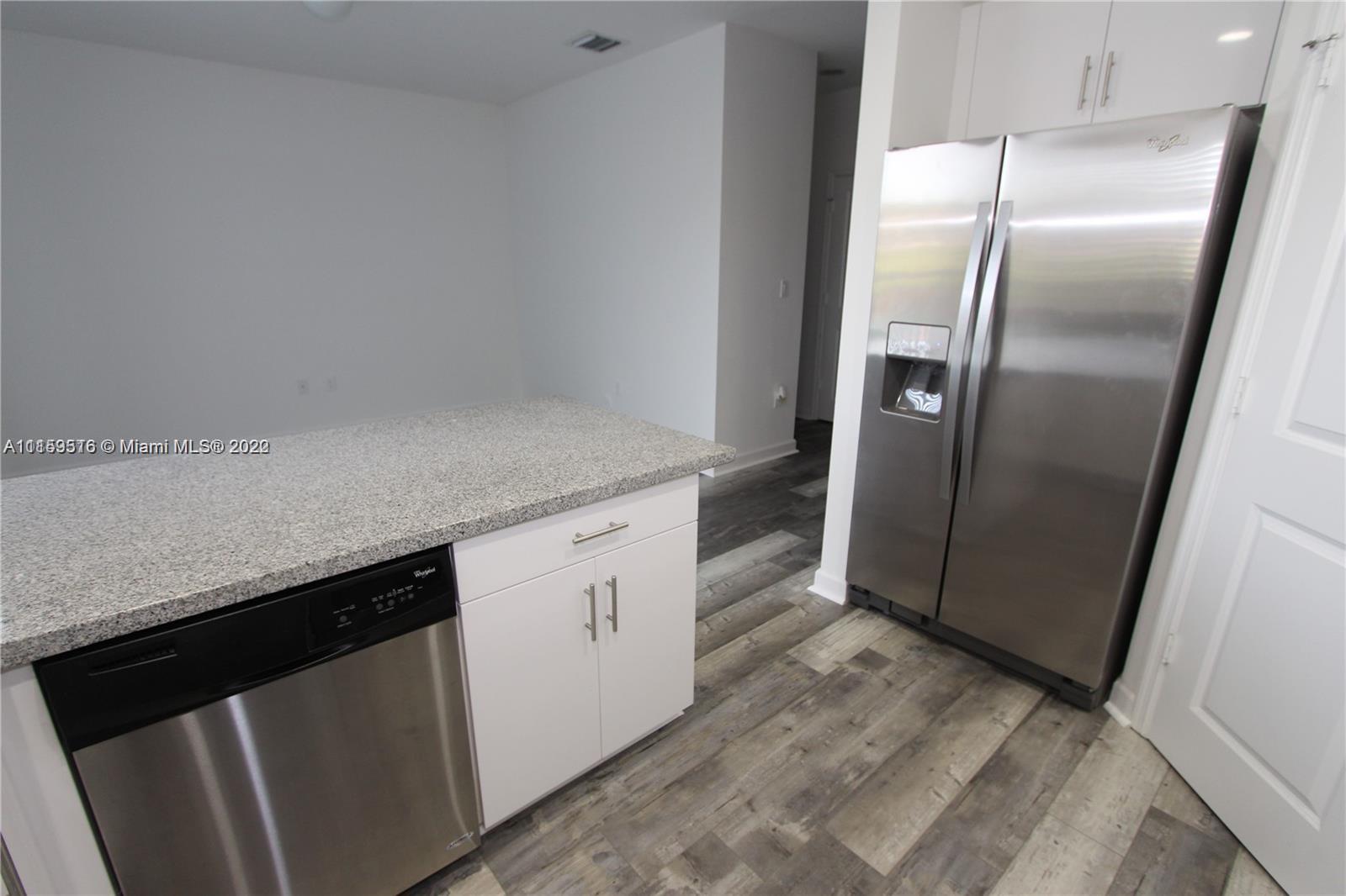 CHAMPION LAKES - Residential