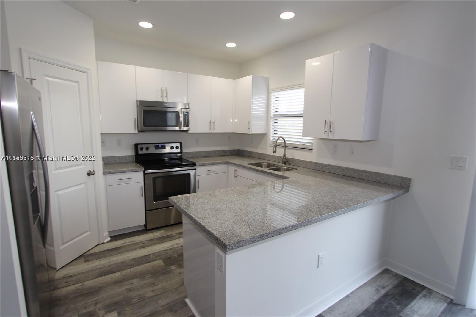 CHAMPION LAKES - Residential