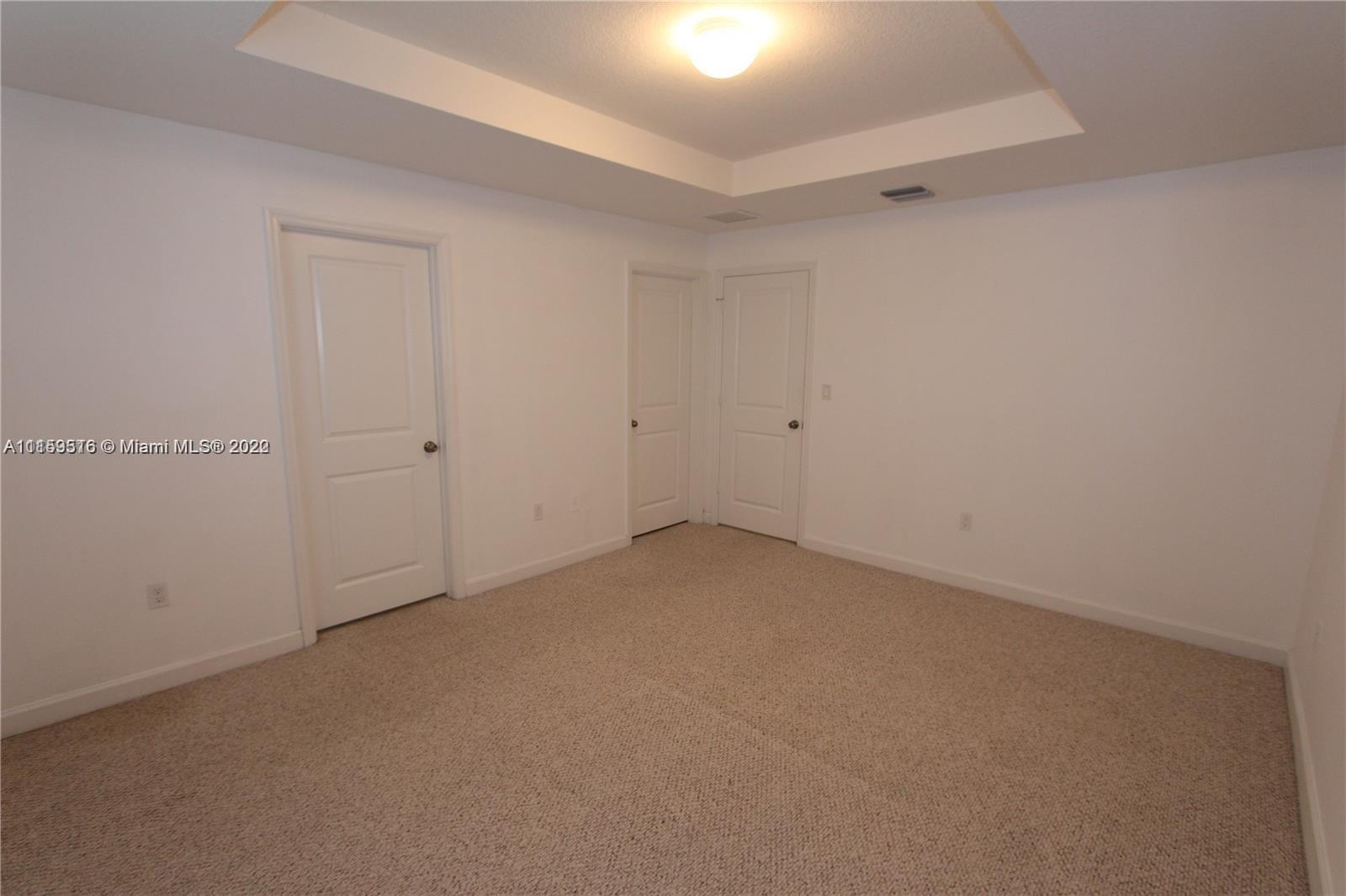 CHAMPION LAKES - Residential