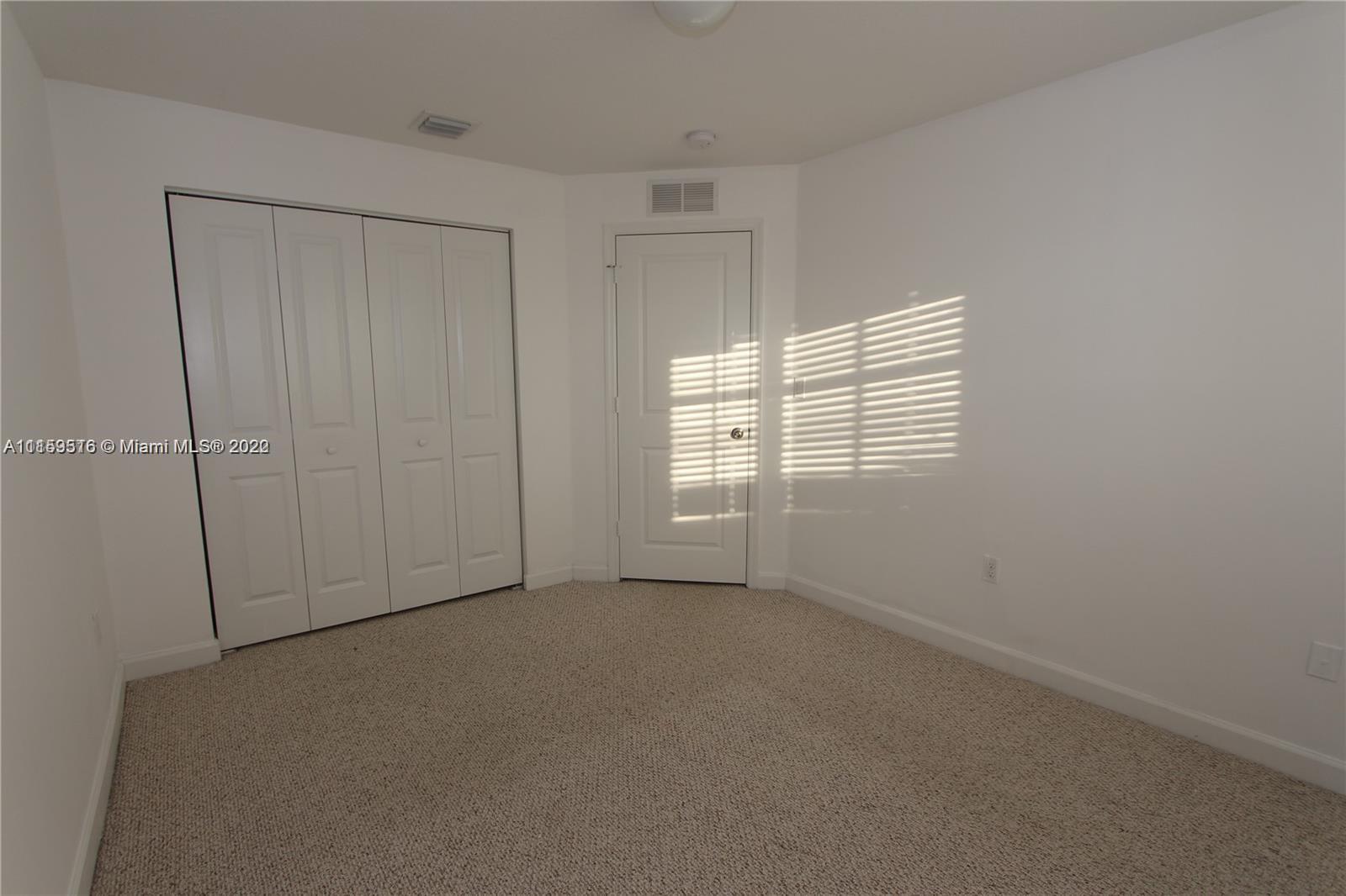 CHAMPION LAKES - Residential