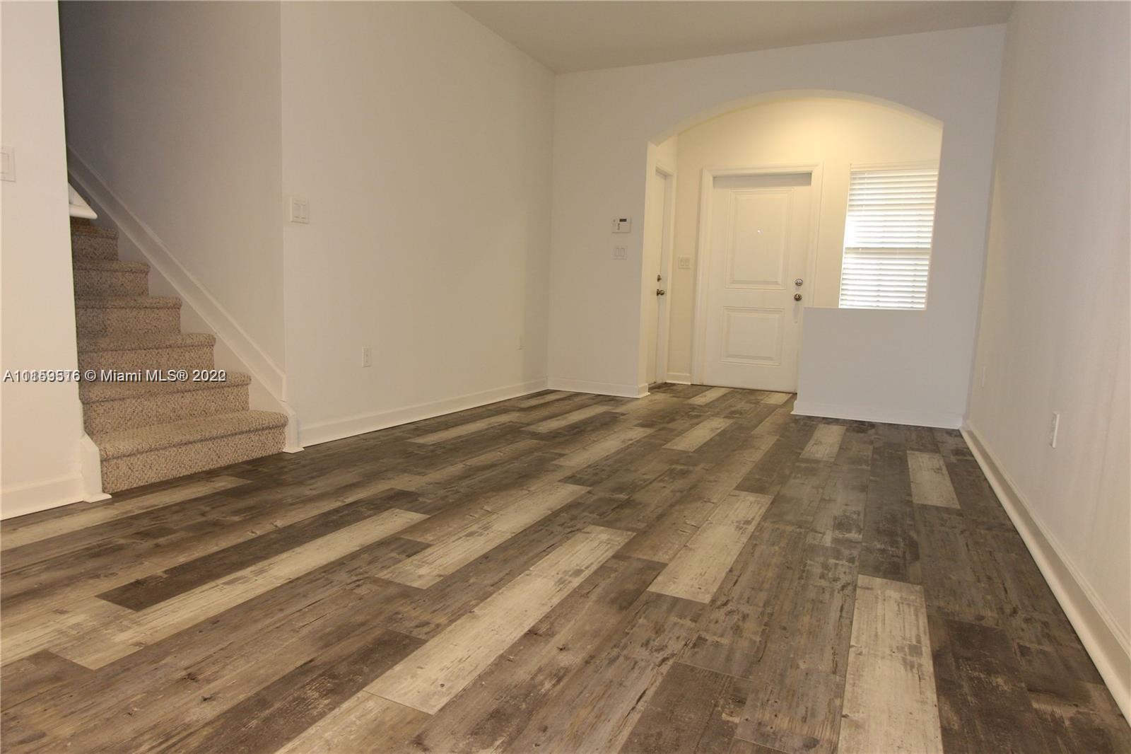 CHAMPION LAKES - Residential