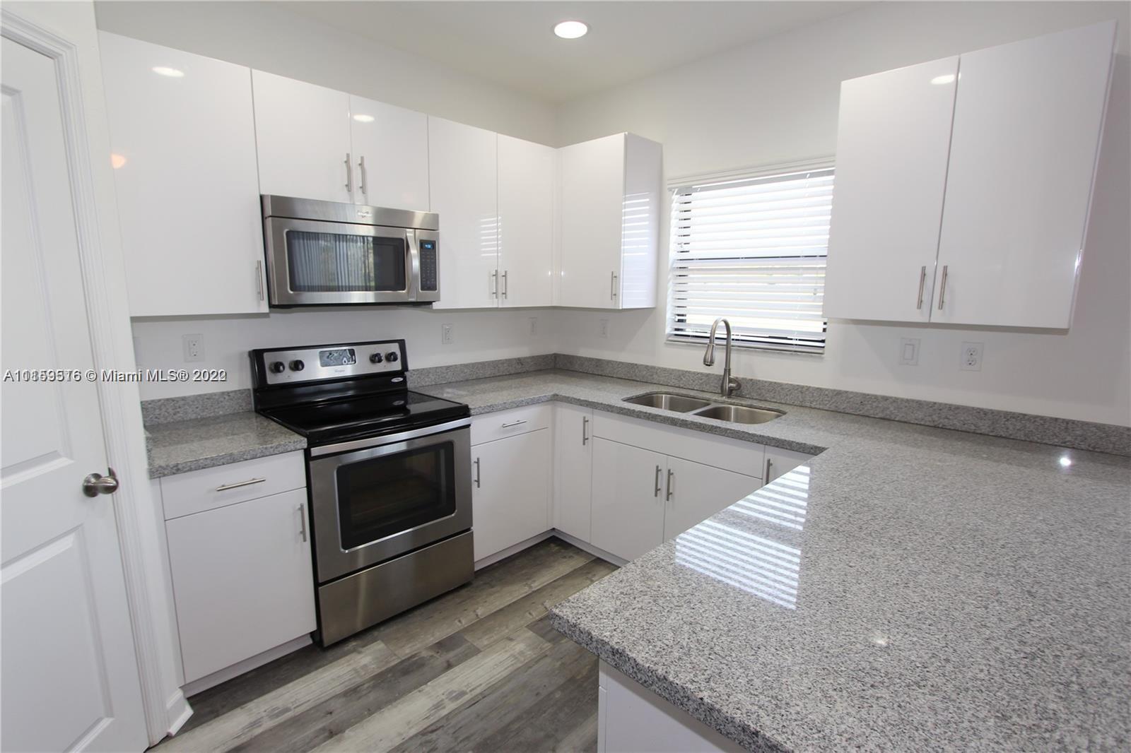 CHAMPION LAKES - Residential