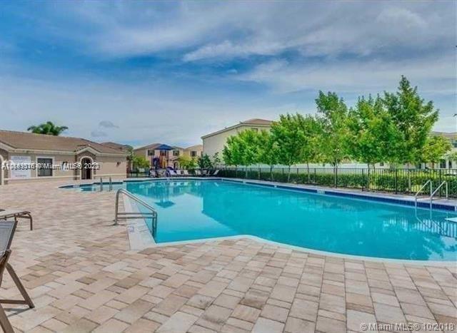 CHAMPION LAKES - Residential