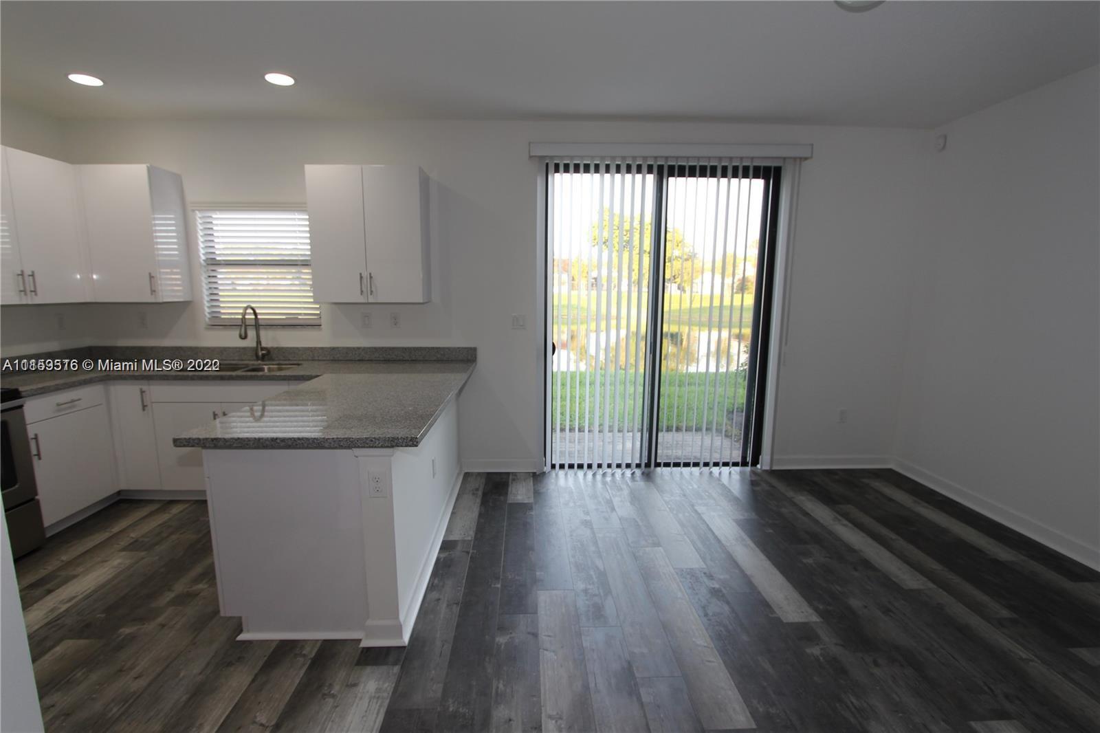 CHAMPION LAKES - Residential