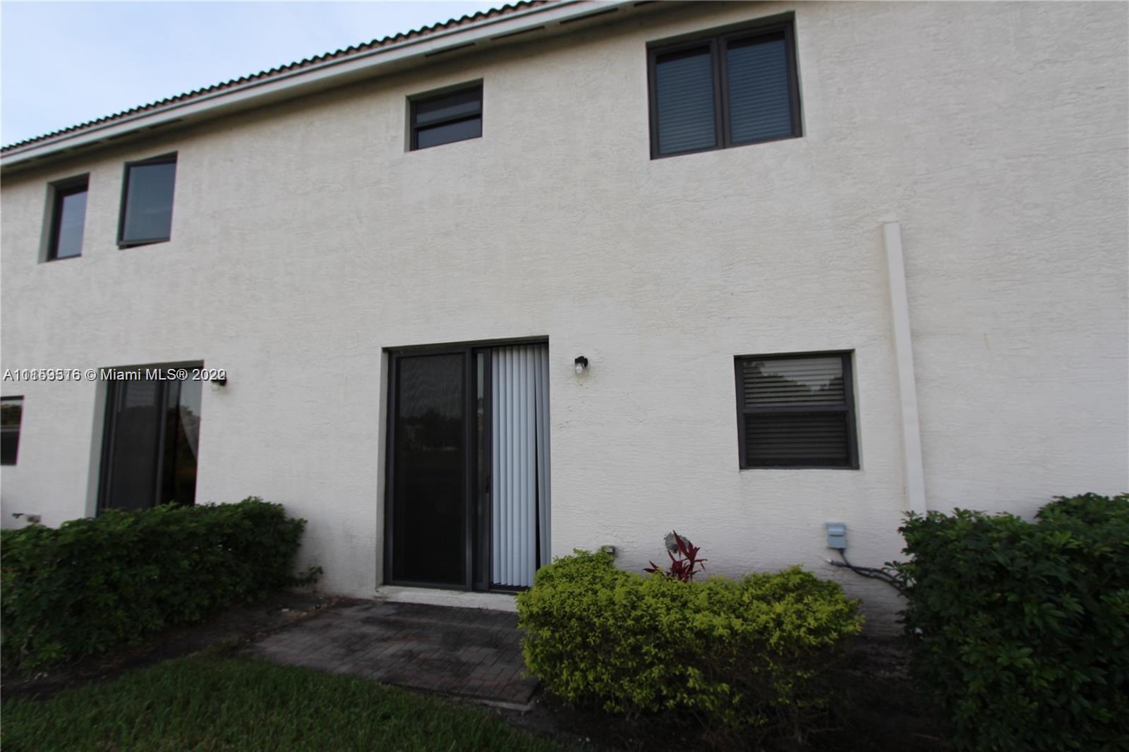 CHAMPION LAKES - Residential