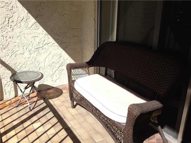 DE SOTO PARK CONDO - Residential Lease